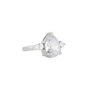 Anel Luxury com pedra oval